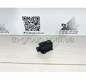 Кнопка электроручника Toyota Venza 20- 84390-48090