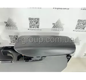 Крышка подлокотника вещевого ящика Toyota Venza 20- 5890548120C0